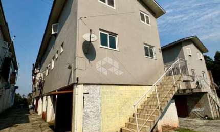 Sobrado com 2 dormitório, sala e banheiro , cozinha  com churrasqueira e garagem no bairro desvio ri
