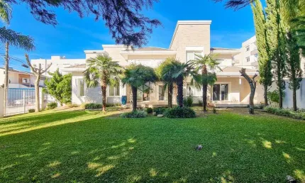 Casa alto padrão com três suítes no bairro Vila Verde