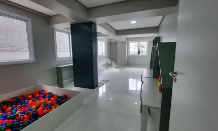 Lindo apartamento com frente norte, 2 dormitórios, salas de estar com terraço e churrasqueira, 1 vaga , elevador, salão de festas e brinquedoteca