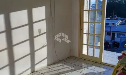 Casa e ponto comercial com amplo terreno, 220, 00 m² no Bairro Charqueadas.