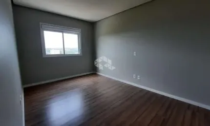 Belo apartamento com sol o dia todo no Cinquentenário