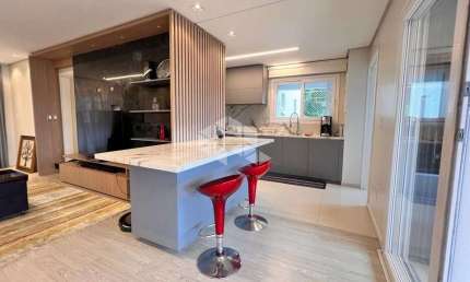 Apartamento semimobiliado com 3 dormitórios, suíte e 4 vagas no Madureita