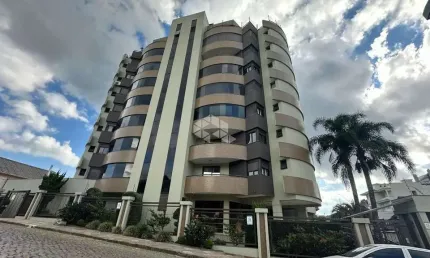 Apartamento com 3 dormitórios, suíte e 2 vagas no Panazzolo