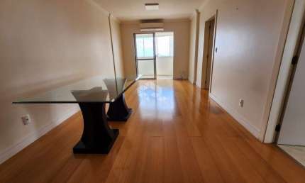 Apartamento semimobiliado com 3 Dormitórios,1 suíte e 2 vagas no Rio Branco.