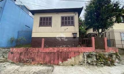 Casa com 2 quartos à venda na Renê Coulon, 679, Rio Branco, Caxias do Sul