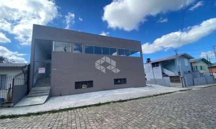 Pavilhão a venda com 2 andares e 300 m² privativos, Bairro Sagrada Familia.