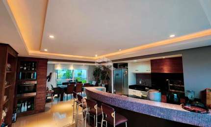 Cobertura Duplex de Luxo, Mobiliada, com Quatro Quartos, Quatro Vagas, Piscina e Três Banheiros no Bairro Madureira