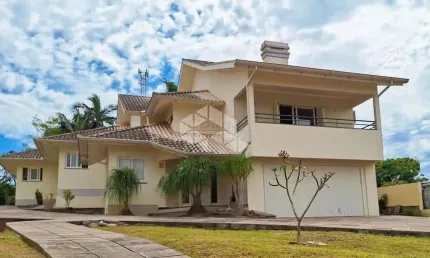 Casa de alto padrão, com amplo terreno no bairro rui barbosa