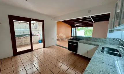 Casa com 3 dormitórios e 3 vagas no bairro Higienópolis.