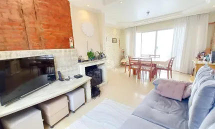 Casa em terreno 11x40 com Piscina, Pátio, 4 dormitórios