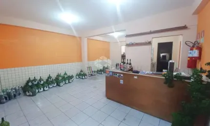 Tradicional Casa Comercial, no Menino Deus com 247m²