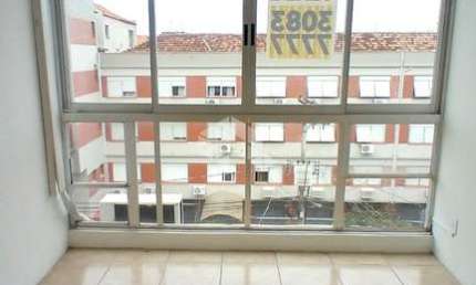 Sala comercial no bairro Passo da Areia com 42 metros.