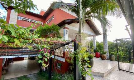 Casa de 03 dormitórios e 4 vagas com 300m² no bairro Teresópolis em Poa