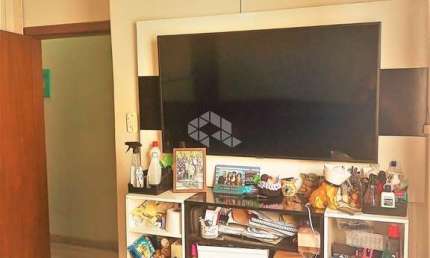 Apartamento térreo para comprar na Azenha com 2 quartos e pátio privativo