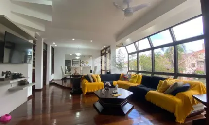 Casa 03 dormitórios e 04 vagas com 400m² no Jardim Itú em Poa.