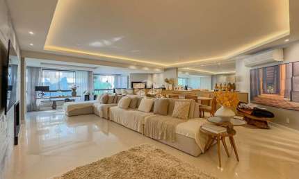 Apartamento de 3 suítes com 265,98 m2, 2 vagas no bairro Bela Vista.