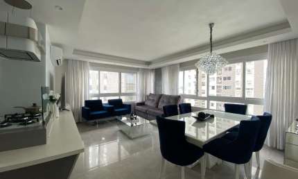 Apartamento 2 dormitórios e 2 vagas no bairro São Sebastião.