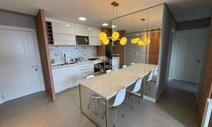 Apartamento com 2 dormitório mobiliado e 1 vaga de garagem em Torres.