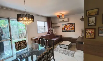 CASA COM 3 DORMITÓRIOS, COM SÓTÃO EM CONDOMÍNIO, 3 BANHEIROS, 2 VAGAS.