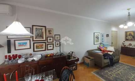 Apartamento dois dormitórios, com gabinete e vaga coberta ao lado do parcão