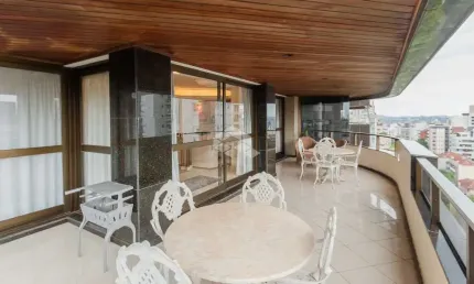 Apartamento á venda de 3quartos com suítes, 3 vagas de garagem no Petrópolis.