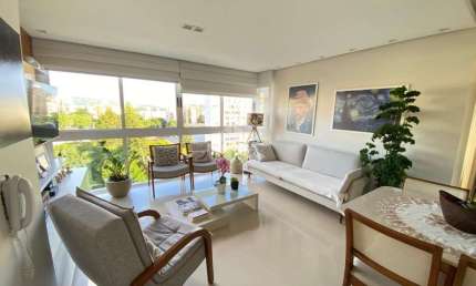 Apartamento com 2 dormitórios à venda em Petrópolis, Porto Alegre.