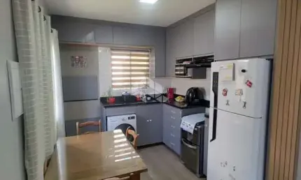 Casa de alvenaria com dois dormitórios no bairro menino deus
