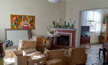 Casa com 04 dormitórios com 1 suíte, no bairro medianeira