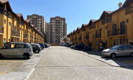 Sobrado á venda em Condomínio fechado - 87m2, 3 dorm.(s), 1 vaga de garagem por R$ 425.000,00