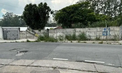 Terreno com 2 entradas Jacu Pêssego e Victorio Santim.