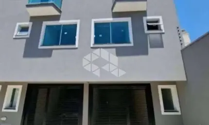 CASA DE CONDOMÍNIO COM VAGA DE CARRO E CHURRASQUEIRA PRIVATIVA