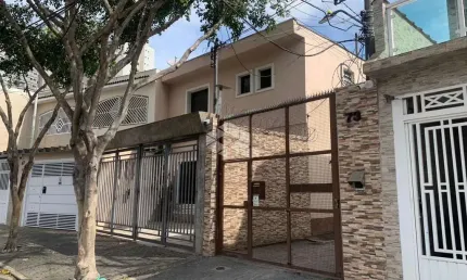 Sobrando em condomínio com 3 vagas de garagem e 3 dormitórios