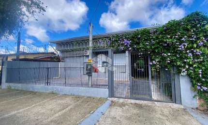 Casa Residencial com 4 quartos,  1 suite ,5 vagas ,200 m2. , Bairro Jd. Ipiranga em Porto Alegre.