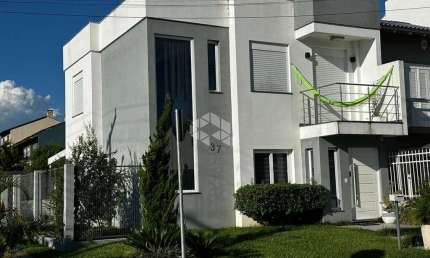 Casa com 2 quartos à venda na Rua Louro, 37, Hípica, Porto Alegre