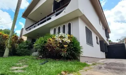 Casa Sobrado com 3 quartos1 Suíte com Dependência completa,  bairro Jardim Floresta em Porto Alegre RS.