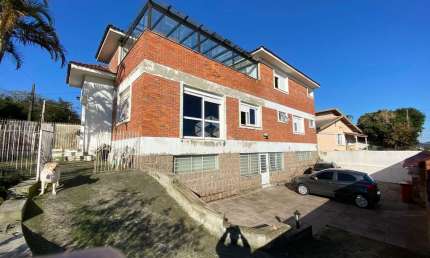 Mansão de 6 dormitórios com 3 suítes e banheira de hidro no bairro Vilar Jardim.