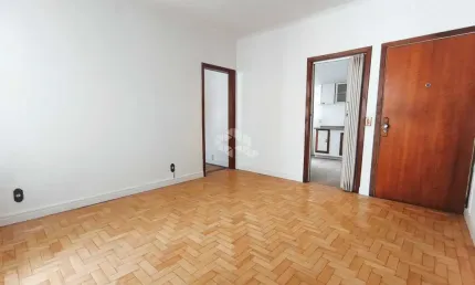Apartamento 1 quarto, living dois ambientes, semi mobiliado