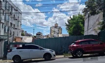 Dois terrenos com venda conjunta com ótima localização em região nobre de Porto Alegre, na Rua Artur Rocha quase esquina com a 24 de outubro.