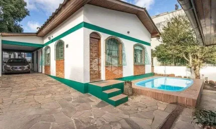 Casa no bairro Vila Ipiranga de 3 dormitórios e 3 vagas