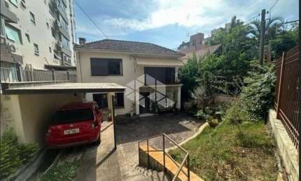 Residencia na parte nobre de Higienóolis com 3 dormitórios, pátio amplo.