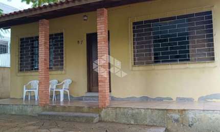 Casa ampla Próximo a Av. Protásio Alves, em Porto Alegre.
