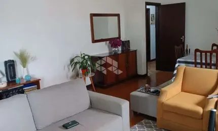 Casa ampla próximo a av. protásio alves, em porto alegre.