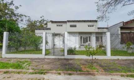 Linda casa  espaçosa com piscina no JD ITU SABARA, próxima a Avenida Baltazar Oliveira Garcia.