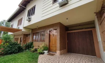 CASA 3 DORMITÓRIOS E 2 VAGAS BAIRRO JARDIM PLANALTO