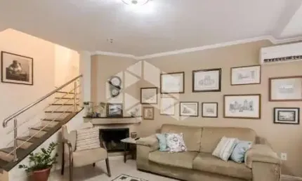 Casa 3 dormitórios no bairro Jardim Itu em Porto Alegre
