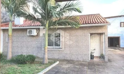 Casa com 3 Quartos e 3 banheiros à Venda, 123 m² por R$ 626.000