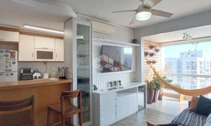 Apartamento residencial com 2 dormitórios, e 2 vagas escrituradas à venda no bairro Passo da Areia em Porto Alegre com 70 m²