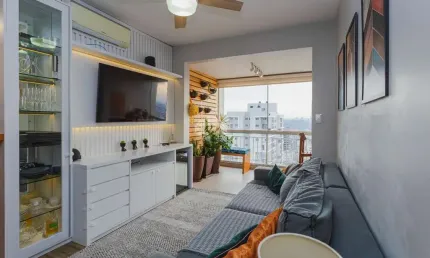 Apartamento residencial com 2 dormitórios, e 2 vagas escrituradas à venda no bairro Passo da Areia em Porto Alegre com 70 m²