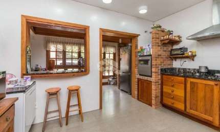 Casa com 600m², 4 dormitórios, 1 suíte, 8 vagas, no bairro Ipanema em Porto Alegre