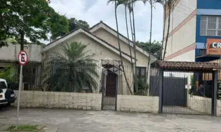 Casa com 3 dormitórios Residencial ou Comercial para venda junto Av. Cavalhada e Shopping Cavalhada
